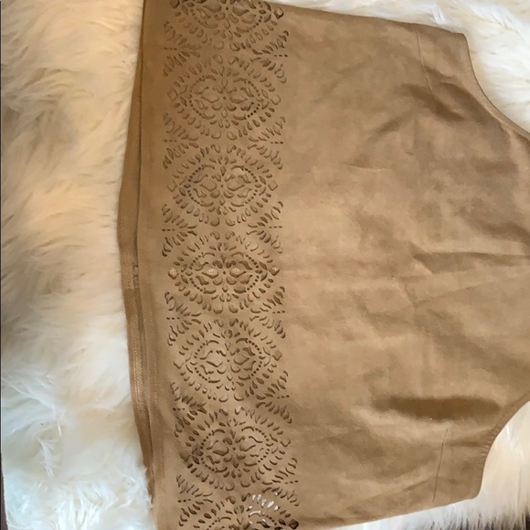 CHARLOTTE RUSSE - Tan suede sleeveless top - Picture 4 of 6